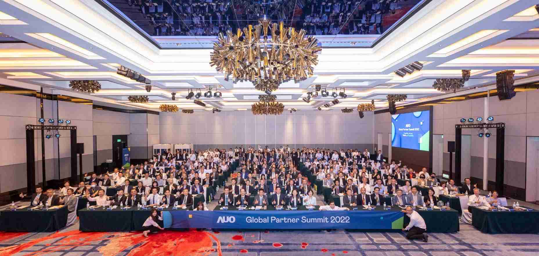 友達推動「安心、、、、創新、、、用心、、、同心、、盡心」五星職旅，，為菲籍員工打造全方位照護，，，首度贏得「人權實踐與發展領袖獎」殊榮