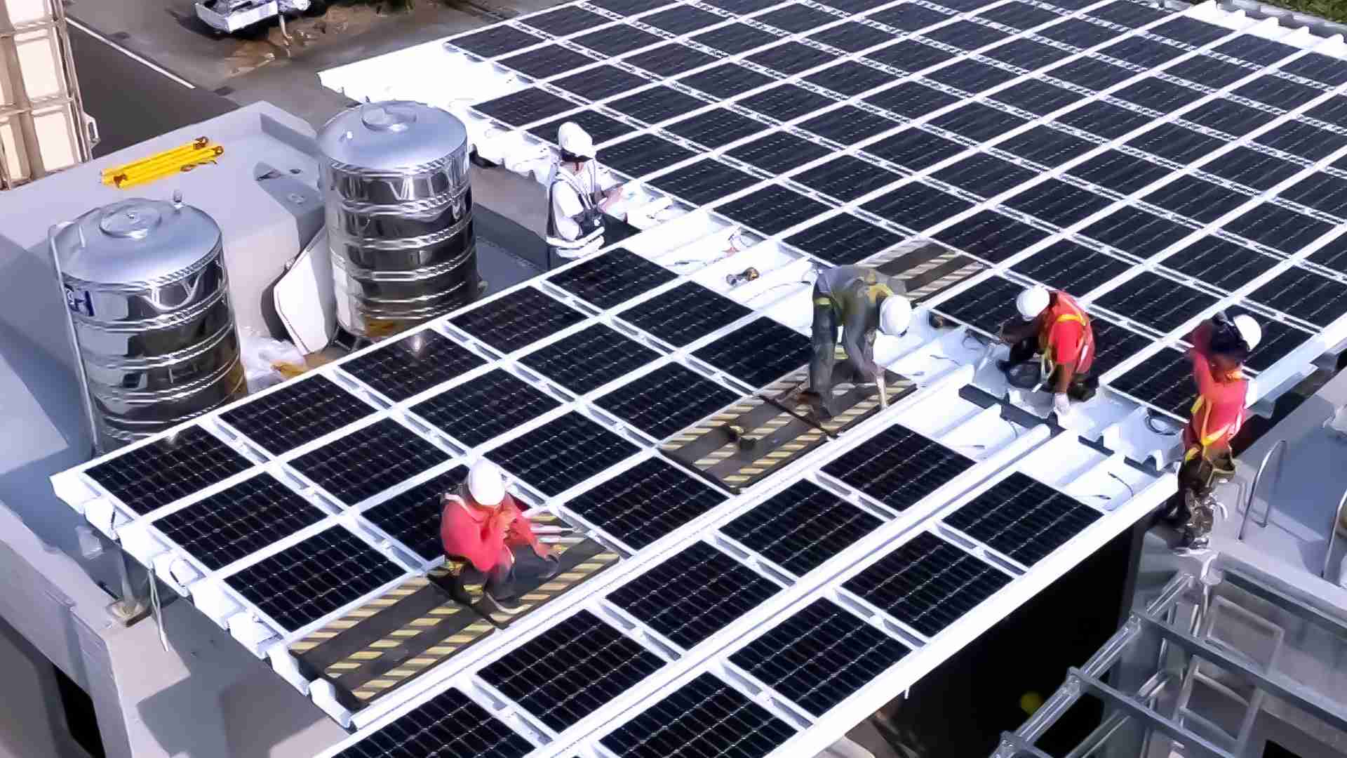 2468BET着力于替代能源之技术研发，，，如光电浪板的相关制程、、、、设备与产品，，其中所开发之光电整合型浪板，，，，减少传统金属支架安装，，，，更提升耐候度，，，可广泛运用于多元场域，，，并辅助建筑达到净零碳排目标