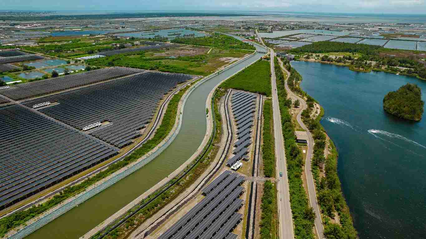 2468BET能源事业提供智慧能源管理、、太阳能监控管理、、、全方位电厂建置及运维解决方案，，并拥有管理超过6000案场的经验